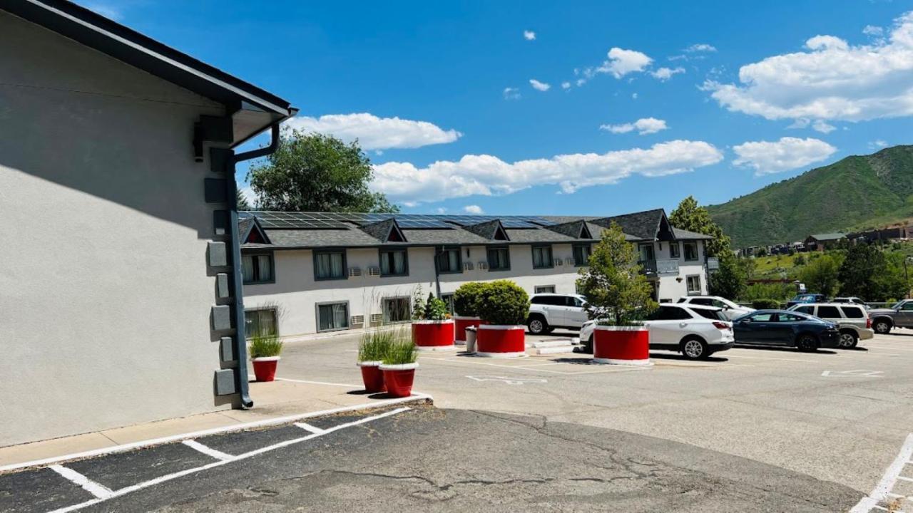 Adventure Inn - Гленвуд Спрингс Экстерьер фото