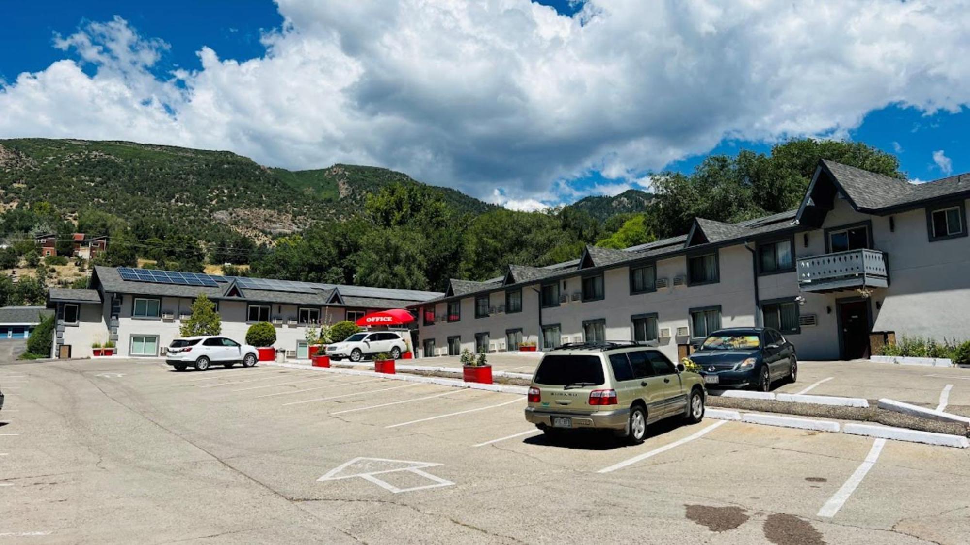 Adventure Inn - Гленвуд Спрингс Экстерьер фото